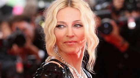 madonna nackt|Madonna, 63, leaves fans completely stunned as she poses nude